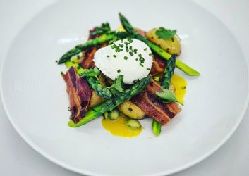 asparagus-seasonal-ingredient-for-may.jpg
