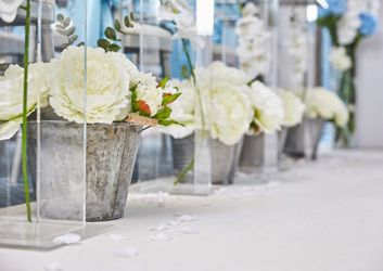 who-should-you-invite-to-your-wedding.jpg
