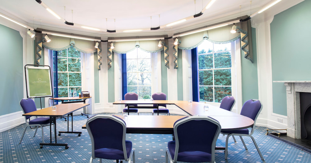 U Shaped meeting layout in Birch